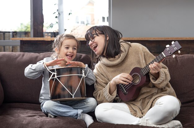 Musicoterapia para crianças com tea